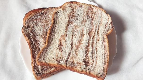 チョコが練りこまれた食パン２枚・1 食パン,パン,食事の写真素材