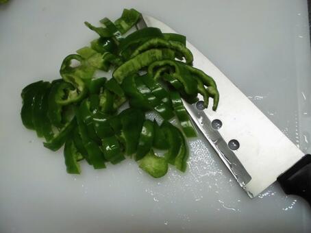 Green pepper and kitchen knife, JPG