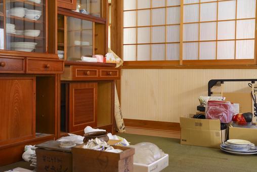 遺品整理が進む昭和の家の風景 実家整理,生前整理,遺品整理の写真素材