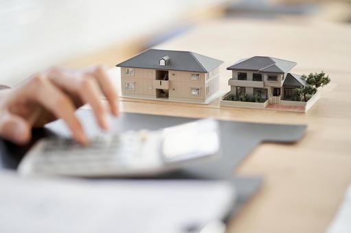 Asian man taking a real estate quote, JPG Asian man taking a real estate quote, bienes raíces, estimación, calcular, JPG