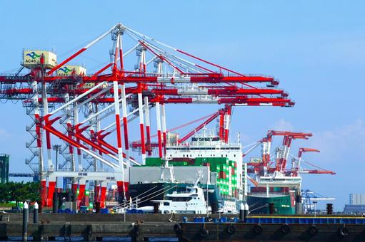 東京湾のガントリークレーンと青空2 ガントリークレーン,クレーン,コンテナクレーンの写真素材