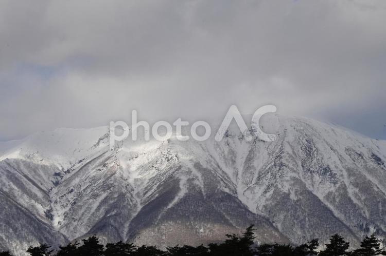 雪山 雪山,冬の風景,雪国の写真素材