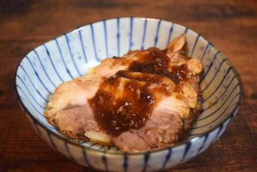 濃厚なタレが絡んだ豚の角煮 濃厚なタレが絡んだ豚の角煮 豚ロース,チャーシュー,甘みその写真素材