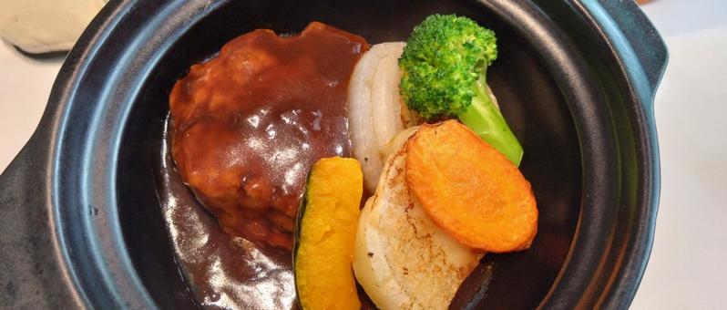 煮込みハンバーグ 煮込みハンバーグ 煮込みハンバーグ,ハンバーグ,デミグラスソースの写真素材
