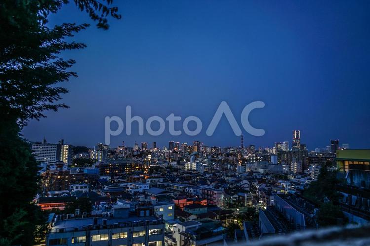横浜みなとみらいの夜景（横浜市保土ヶ谷区から） 横浜,横浜みなとみらい,みなとみらいの写真素材