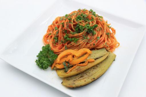 アラビアータに焼茄子を添えて パスタ,スパゲティ,アラビアータの写真素材