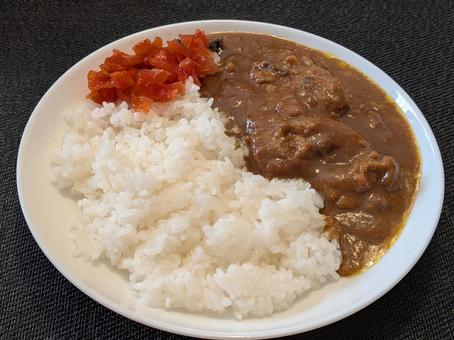 勤労感謝の日の翌日の昼食のカレーライス ライスカレー,ランチ,福神漬けの写真素材