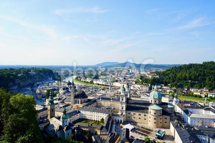 ホーエンザルツブルク城からの絶景 ホーエンザルツブルク城,ザルツブルク,オーストリアの写真素材
