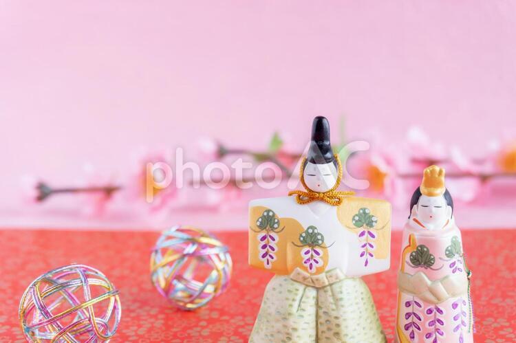 ひなまつり　立ち雛と桃の花 ひなまつり,ひな人形,立ち雛の写真素材