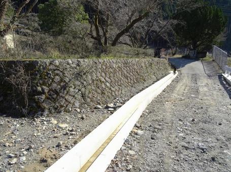 Mountain road gutters and stone walls, JPG Mountain road gutters and stone walls, JPG