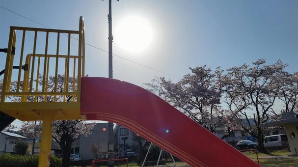 滑り台と朝日 鳥取,倉吉,公園の写真素材