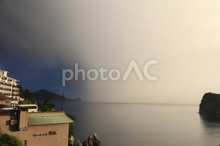 西伊豆町温泉街からの素晴らしい夕陽 素晴らしい夕陽,温泉街,西伊豆町の写真素材