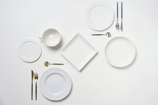 シンプルな食器セット シンプルな食器セット 食器,洋食器,皿の写真素材