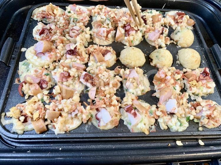 家でたこ焼き。具沢山で栄養満点。 おうちご飯,たこ焼,食べ物の写真素材