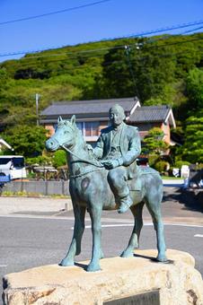 吉良上野介義央の乗馬像の写真
