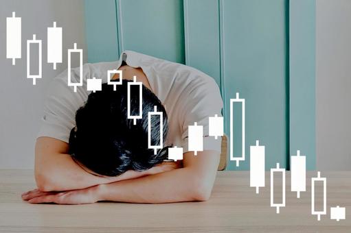 株価の暴落に落ち込む男性 グラフ,チャート,投資の写真素材