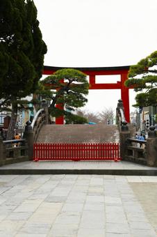 鶴岡八幡宮・三の鳥居2(神奈川県鎌倉市) 鎌倉八幡宮,三の鳥居,太鼓橋の写真素材