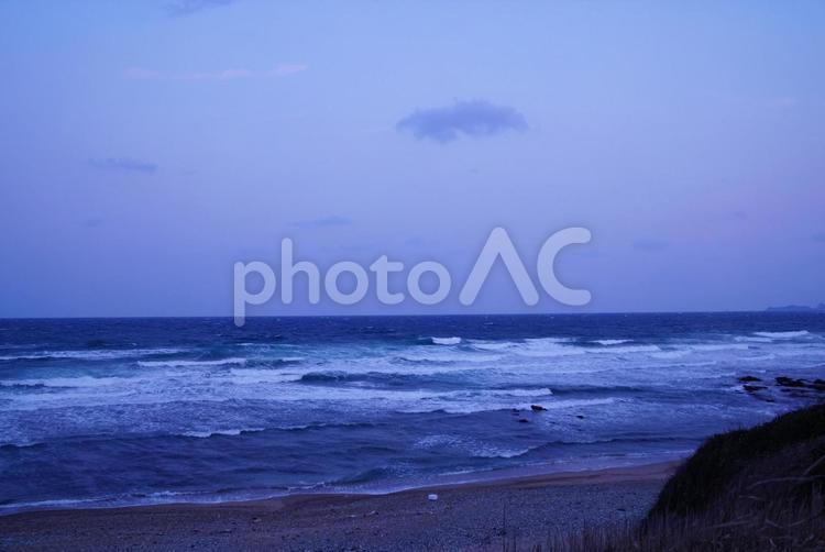 浜辺の風景 夜明け,サンライズ,日の出の写真素材