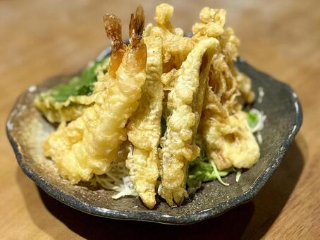 野菜と海鮮の天麩羅盛り合わせ 野菜と海鮮の天麩羅盛り合わせ,天婦羅,天ぷらの写真素材