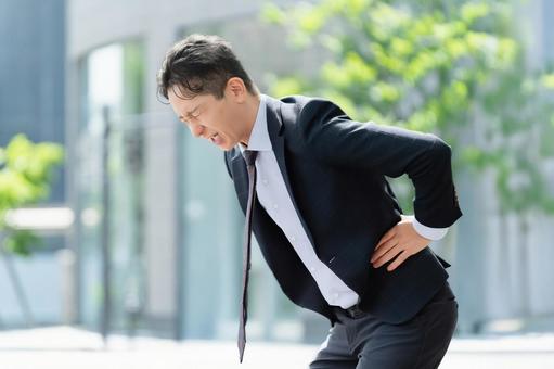 腰痛に悩まされる男性ビジネスマン 男性,腰痛,腰の写真素材