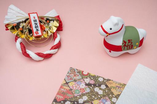 正月飾りと干支の白馬置物の新年イメージ 正月,迎春,新年の写真素材