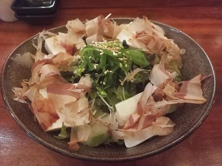 海藻と豆腐と削り節の和風サラダ 海藻と豆腐と削り節の和風サラダ サラダ,和風,豆腐の写真素材
