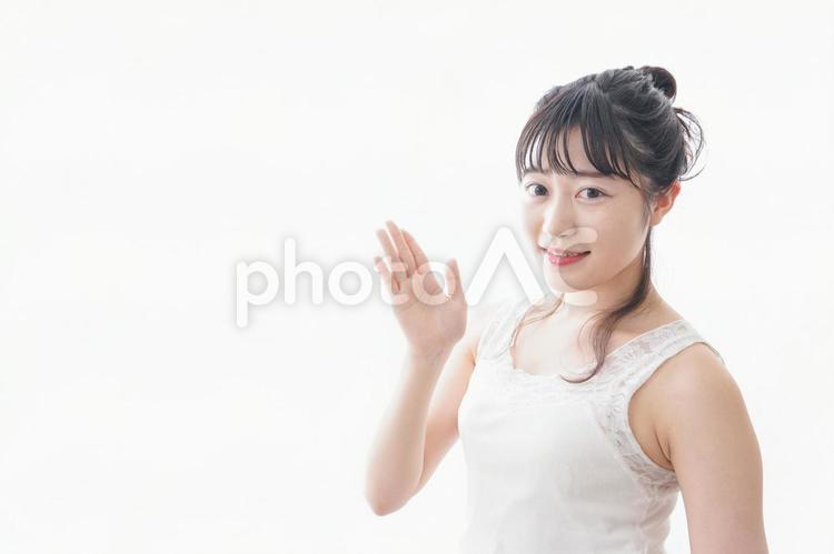 スキンケア・メイクをする若い女性 社会人,口紅,美肌の写真素材