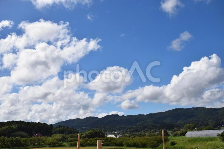 夏の景色　田舎町と美しい空 さわやか,夏,空の写真素材