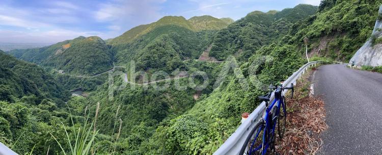 二之瀬峠のクネクネ道 二之瀬,峠,ロードバイクの写真素材