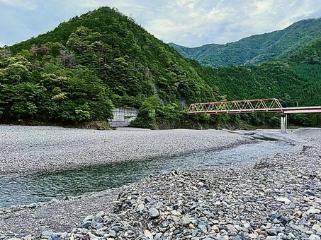 渓谷を流れる河川と山の風景 山,川,清流の写真素材
