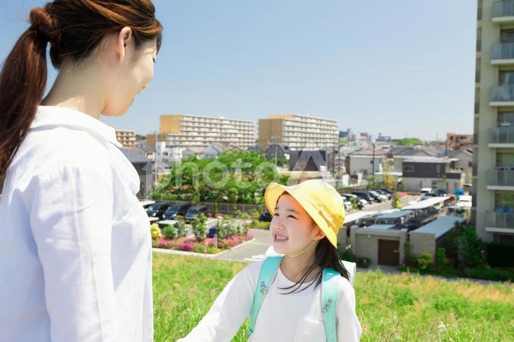 一斉下校 人物,家族,女性の写真素材