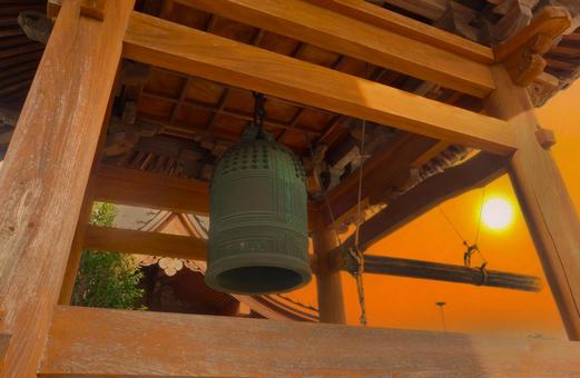 寺の鐘(夕空) 寺の鐘(夕空)の写真