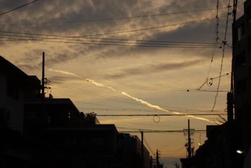 夕焼け 雲,うねり,うねり雲の写真素材