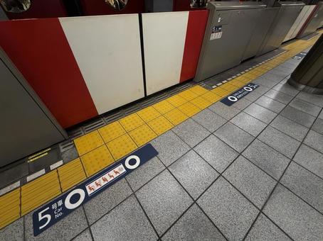 ホームドア ホームドア 駅,ホーム,ホームドアの写真素材