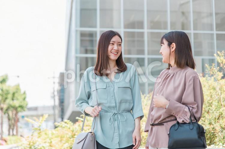 都会で働くアジア人女性（通勤、遊ぶ） ビジネスウーマン,ビジネス,女性の写真素材