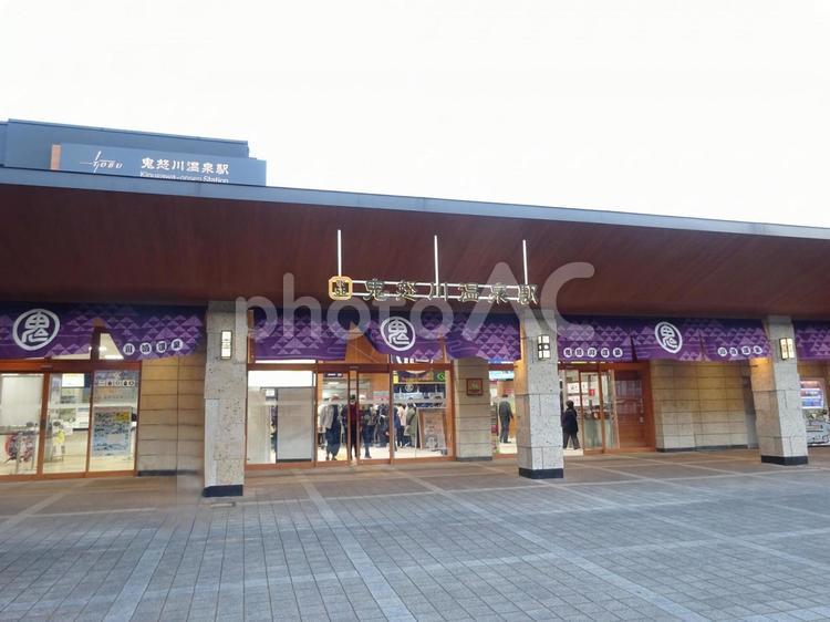 鬼怒川温泉駅の駅舎風景 鬼怒川,鬼怒川温泉,風景の写真素材