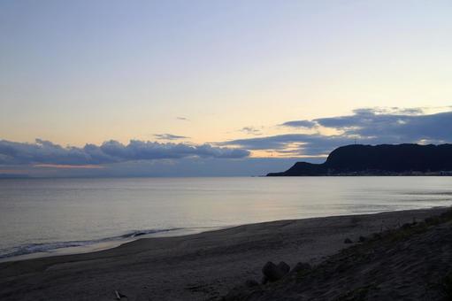 函館山の秋の美しい夕焼け 海,夕日,癒しの写真素材