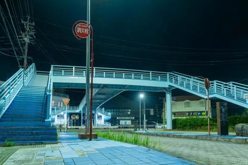 夜の青島参道商店街付近 夜の青島参道商店街付近 夜,夜景,建物の写真素材