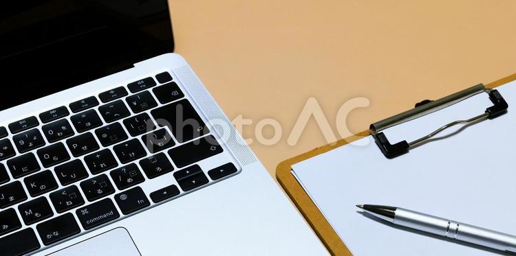 ビジネスシーン　書類作成　ペーパーワーク ビジネスシーン,オフィスワーク,デスクワークの写真素材