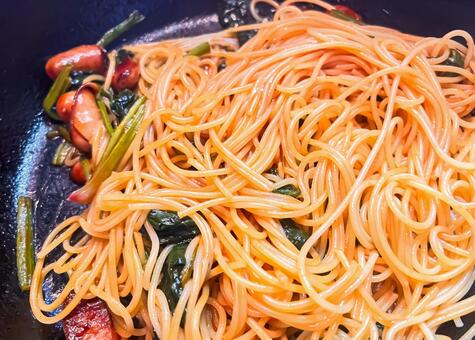 ほうれん草とウインナーのトマトパスタ パスタ,スパゲティ,トマトパスタの写真素材