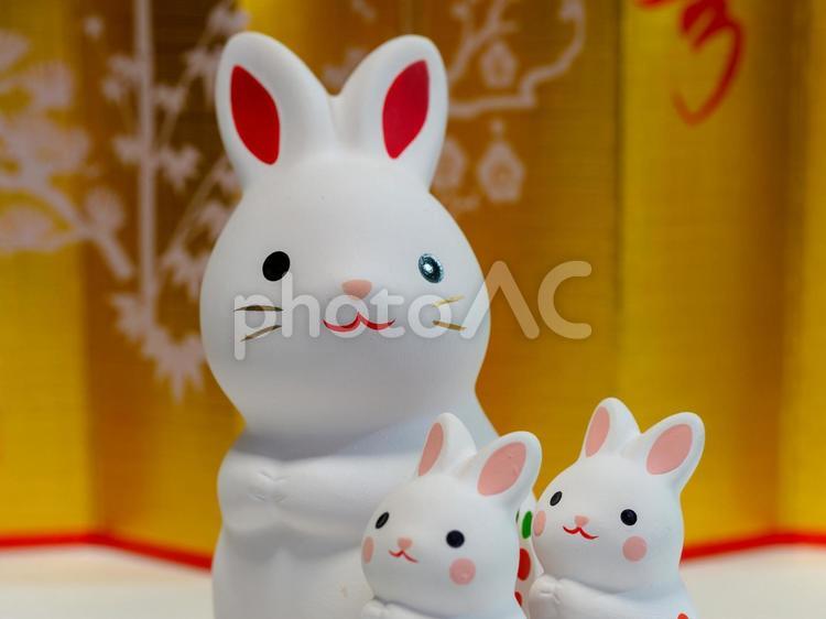 卯年の置物の年賀状素材  年賀状,卯年,卯の写真素材