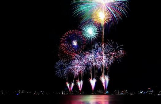 湖上打ち上げ花火/松江水郷祭 湖上打ち上げ花火/松江水郷祭 打ち上げ花火,花火,夏の写真素材
