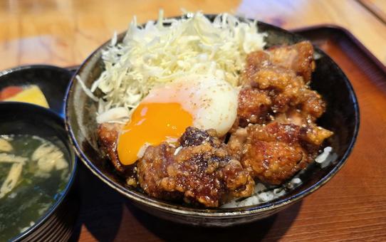 温玉唐揚げ丼 温玉唐揚げ丼 温玉唐揚げ丼,唐揚げ,温玉の写真素材