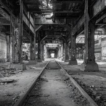 忘れられた線路と放置された倉庫建築 忘れられた線路と放置された倉庫建築の写真