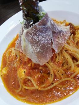 トマトクリームパスタの生ハム添え トマトクリームパスタの生ハム添え トマトクリームパスタ,生ハム,イタリアンの写真素材