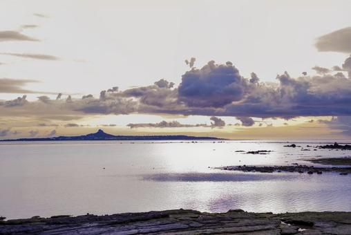 Ie Island, Okinawa and the fantastic evening sky, JPG Ie Island, Okinawa and the fantastic evening sky, JPG