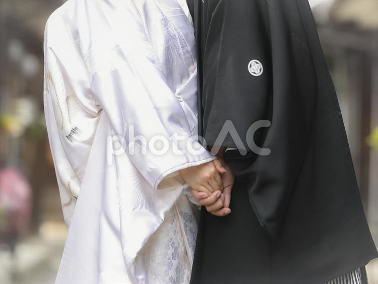 和装前撮り　手つなぎ 前撮り,和装,白無垢の写真素材