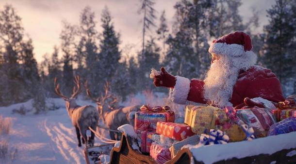 雪道を進むサンタのソリ・クリスマス・雪道 雪道を進むサンタのソリ・クリスマス・雪道の写真