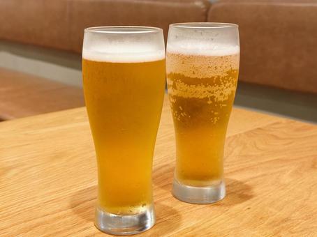 ビールとノンアルビール ビールとノンアルビール ビール,生ビール,グラスの写真素材
