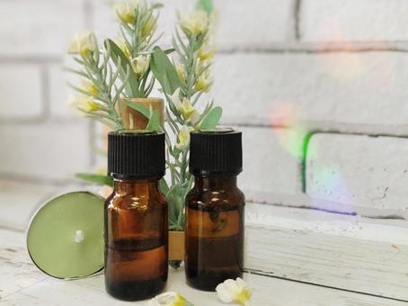 ティーツリーをイメージした精油ボトル アロマ,アロマオイル,ボトルの写真素材